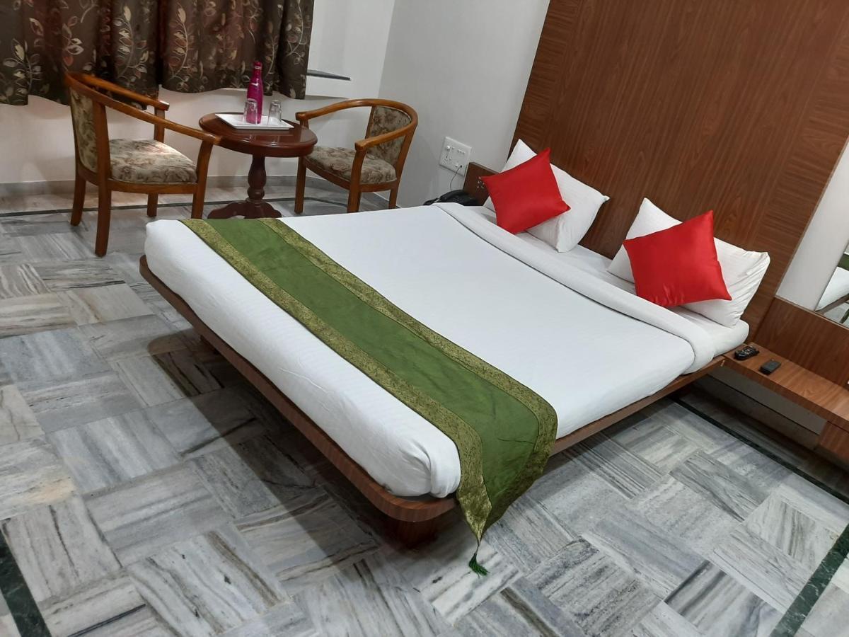 City Palace Hotel होटल सिटी पैलेस Nāsik Eksteriør bilde