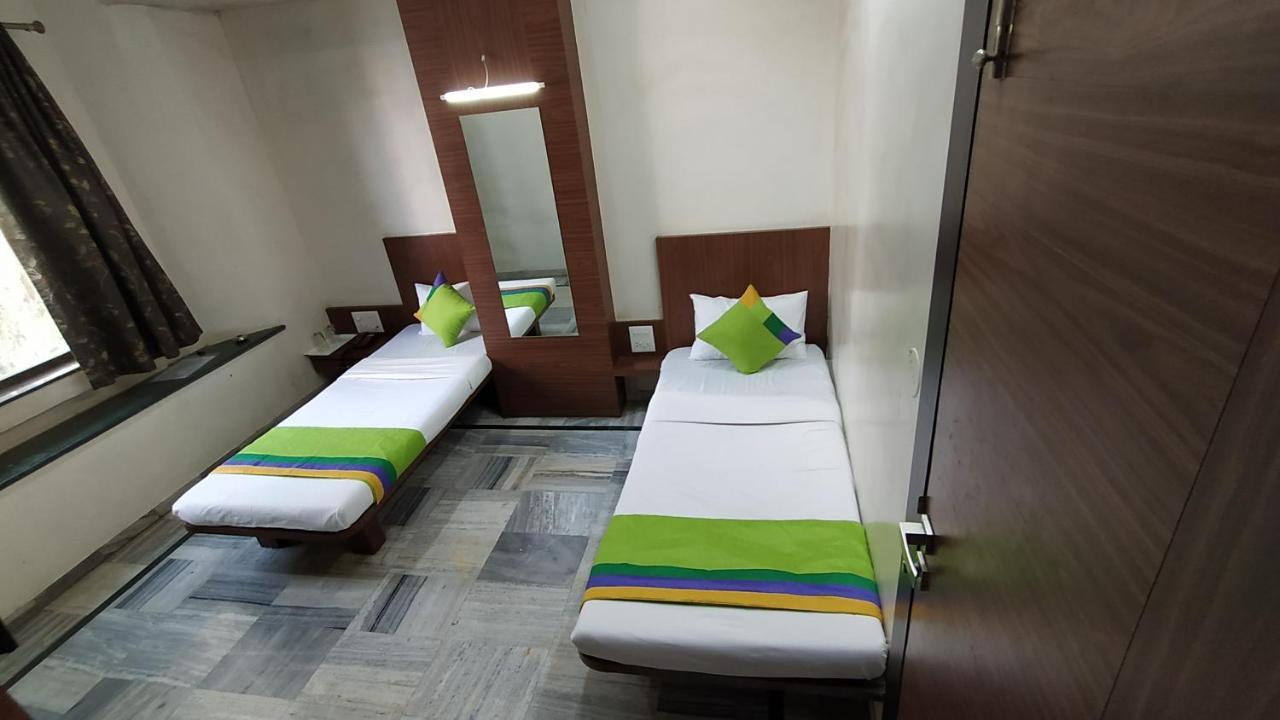 City Palace Hotel होटल सिटी पैलेस Nāsik Eksteriør bilde