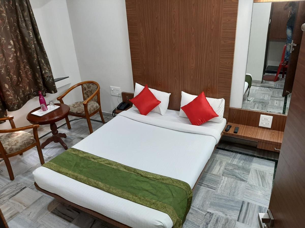 City Palace Hotel होटल सिटी पैलेस Nāsik Eksteriør bilde