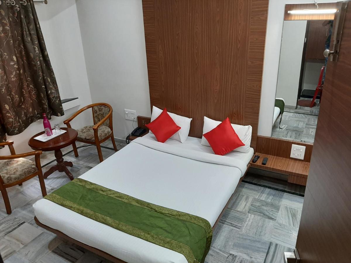 City Palace Hotel होटल सिटी पैलेस Nāsik Eksteriør bilde