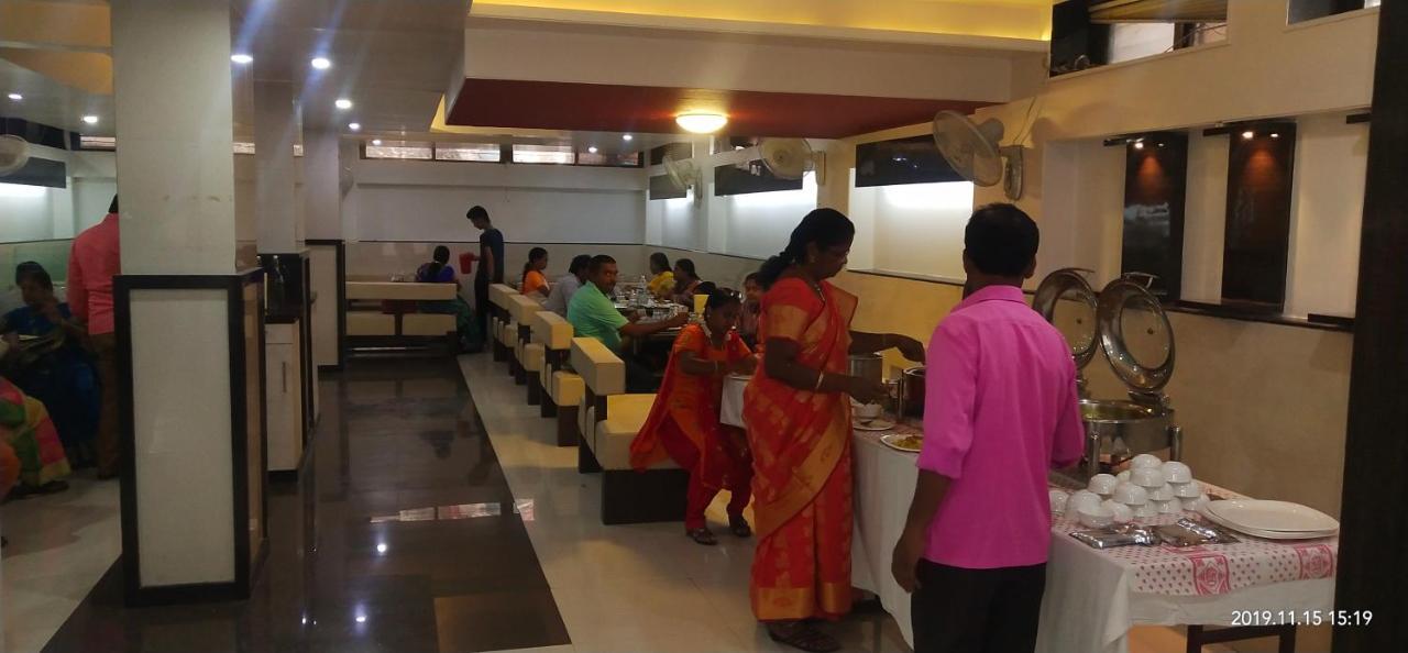 City Palace Hotel होटल सिटी पैलेस Nāsik Eksteriør bilde