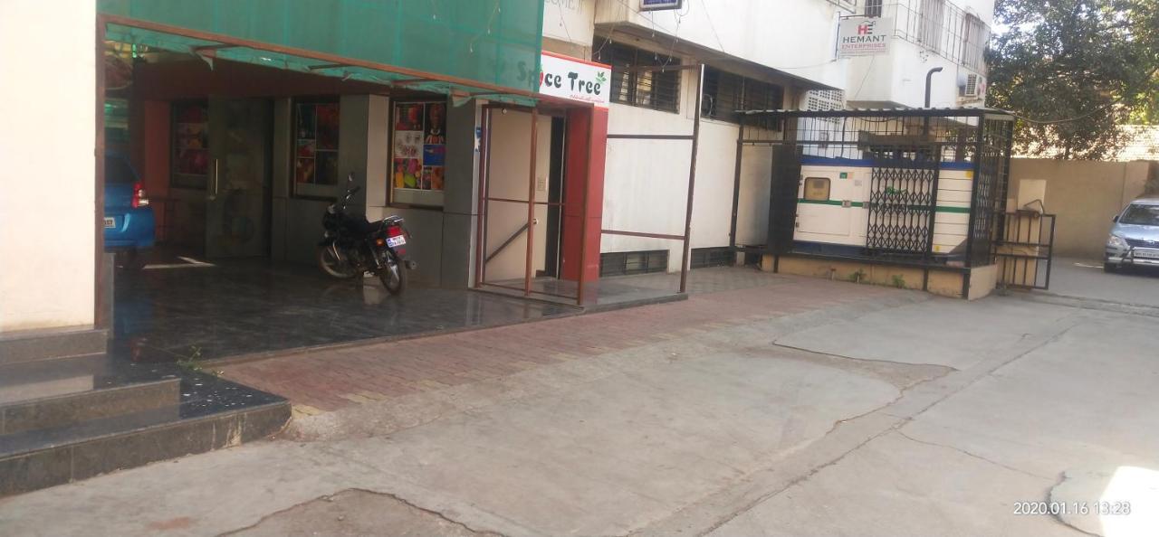 City Palace Hotel होटल सिटी पैलेस Nāsik Eksteriør bilde