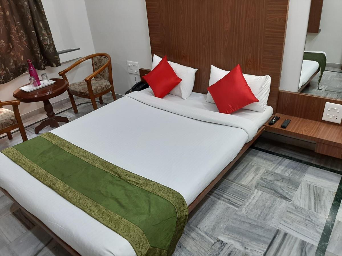 City Palace Hotel होटल सिटी पैलेस Nāsik Eksteriør bilde